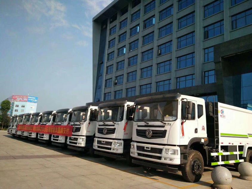 6吨垃圾压缩车哪里有生产虽然热车很必要,但是原地怠速热车的方式并不可取,因为只有发动机在动,其余局部没动,动能无法转换,只有等上路后慢慢行驶一段时间才干改善发动机工况。